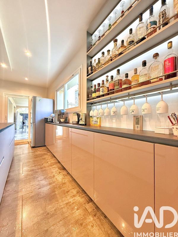 Maison - 365 m² - 11 pièces