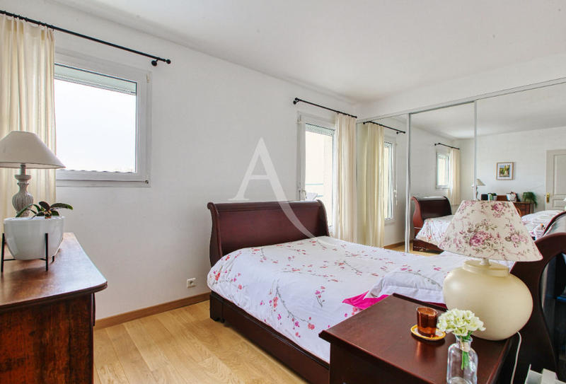 Appartement - 99 m² - 5 pièces