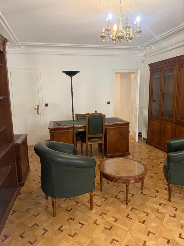 Bureau - 137 m² - 7 pièces