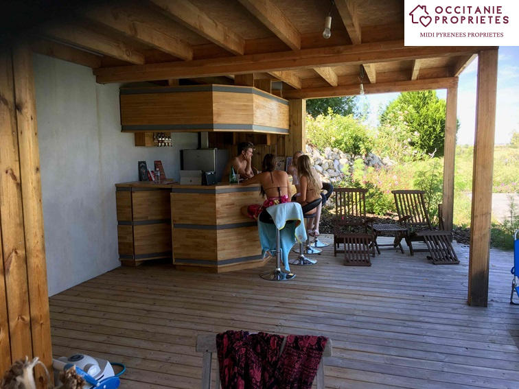 Propriété - 390 m² - 8 pièces