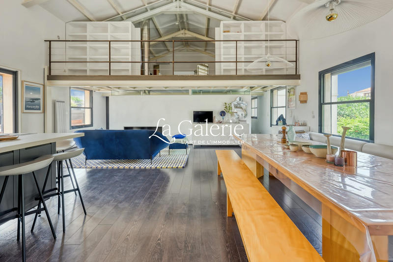 Loft - 140 m² - 4 pièces