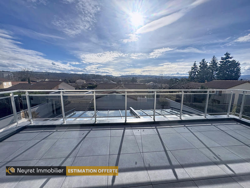 Maison - 237 m² - 9 pièces