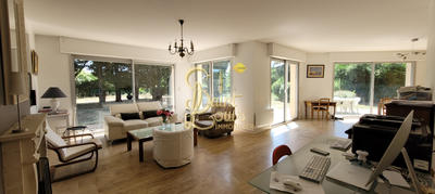 Maison - 180 m² - 7 pièces