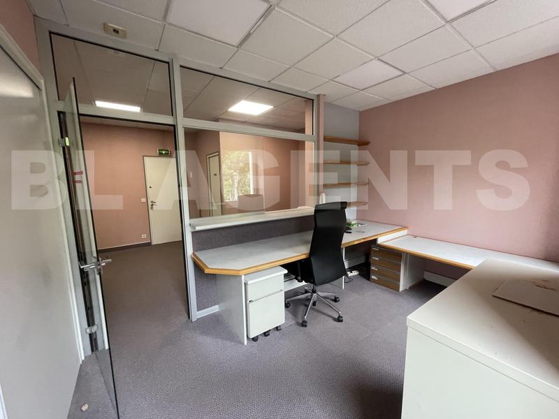 Entrepôt - 163 m² - 8 pièces