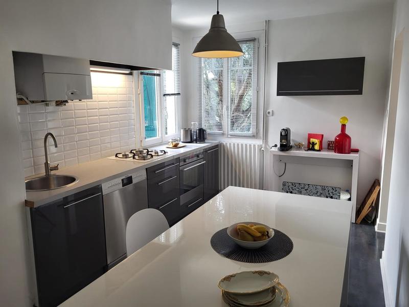 Maison - 220 m² - 8 pièces