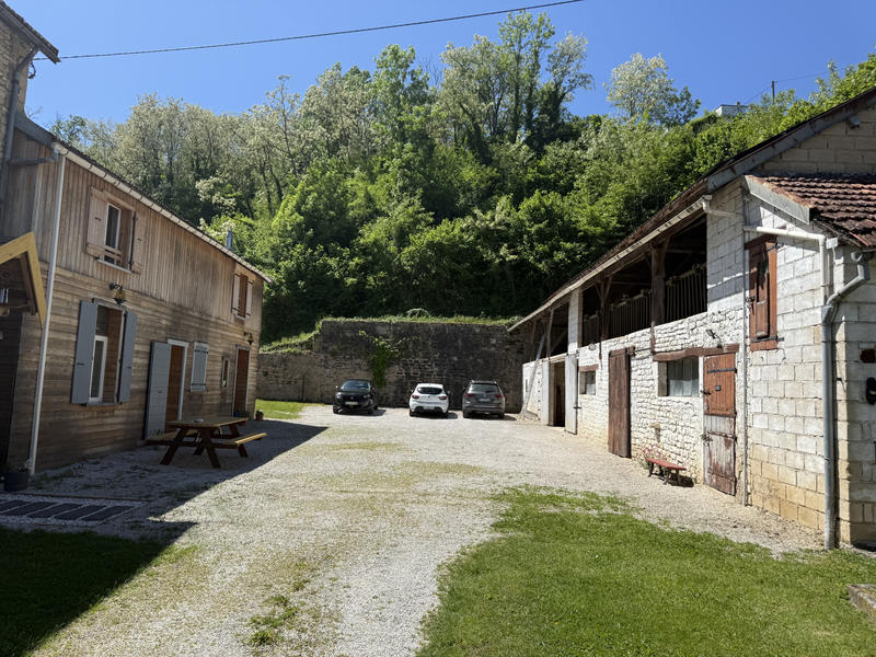 Maison - 235 m² - 8 pièces