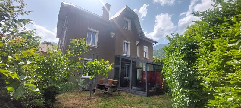 Maison - 238 m² - 8 pièces