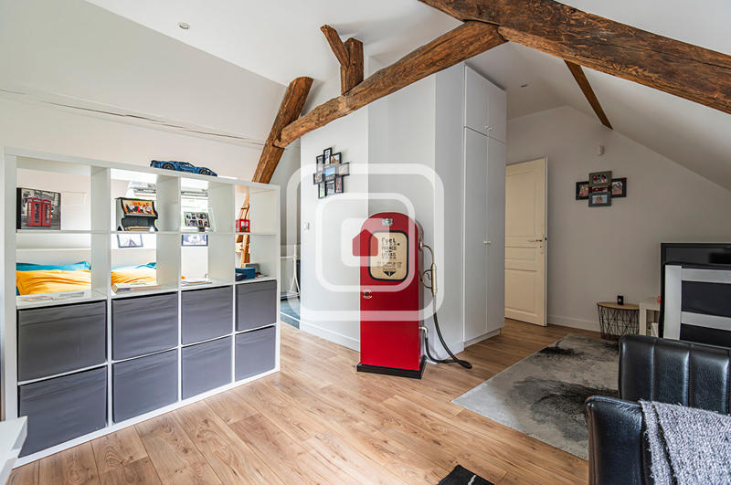 Maison - 350 m² - 8 pièces