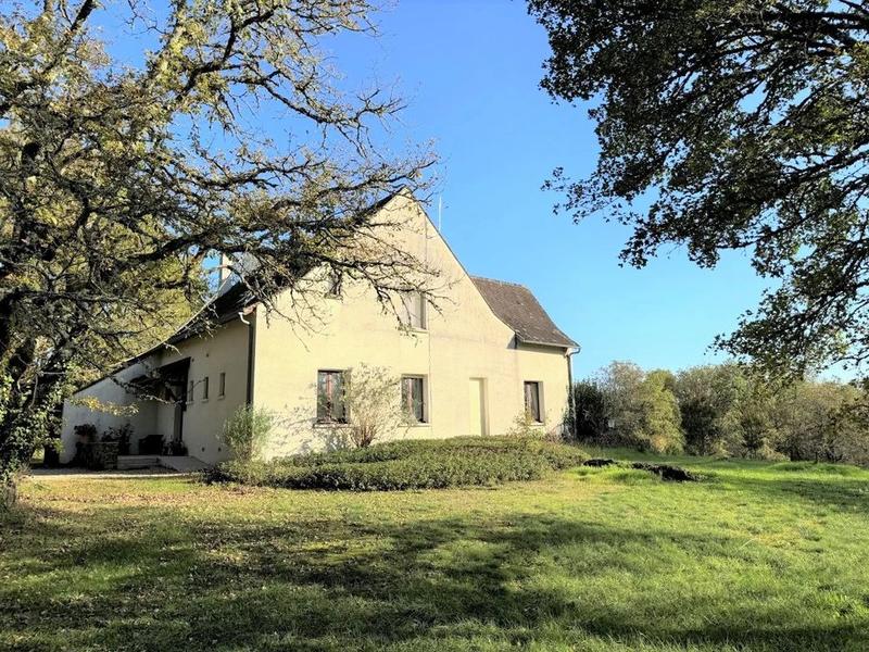 Propriété - 204 m² - 9 pièces