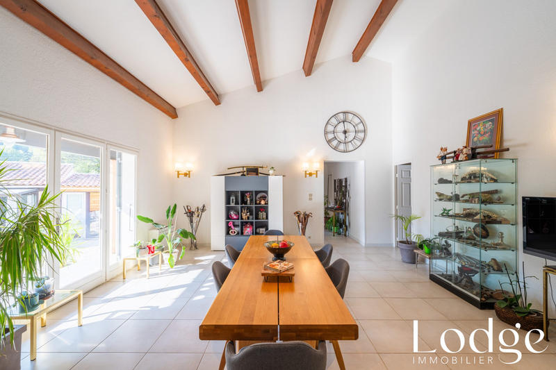 Maison traditionnelle - 180 m² - 6 pièces