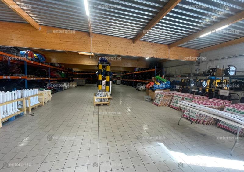 Local commercial - 1 200 m²