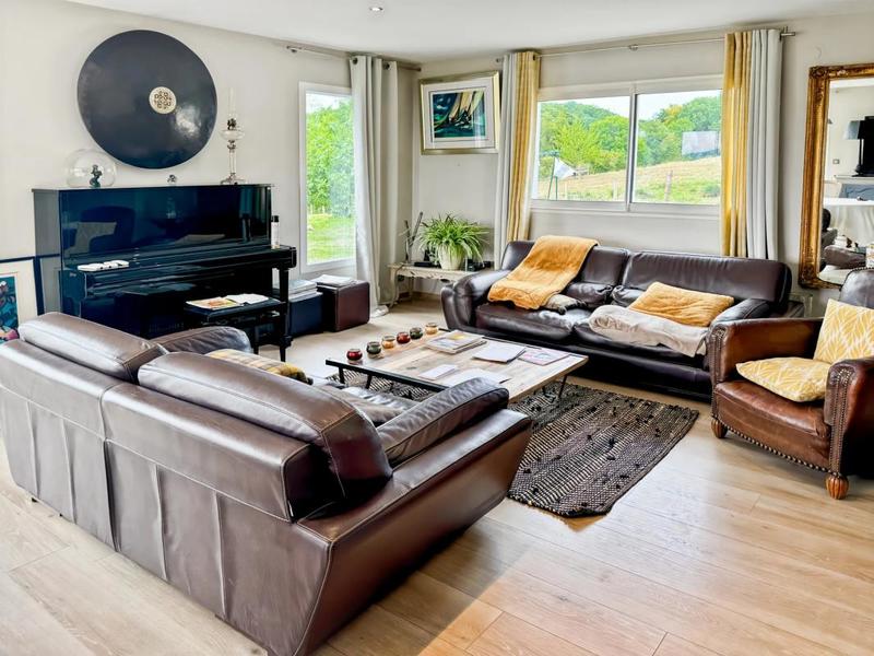 Maison - 200 m² - 8 pièces