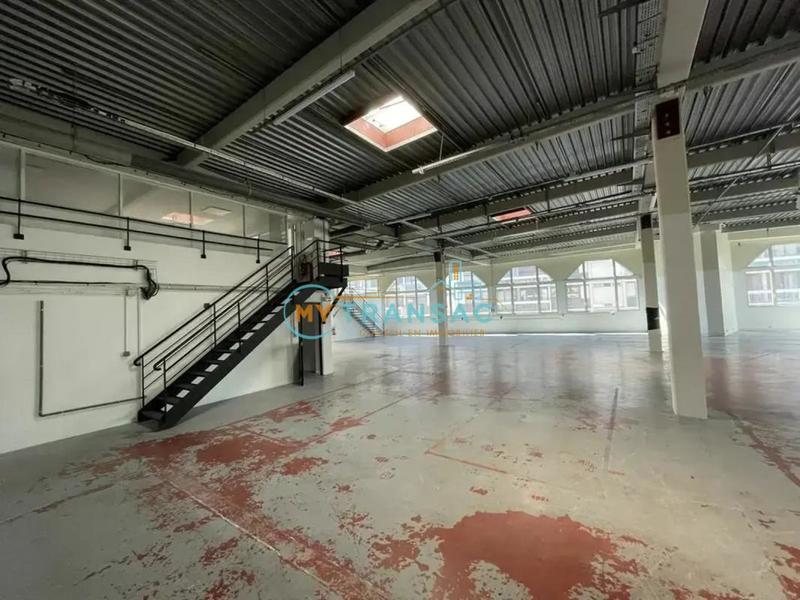 Local d'activités - 854 m²