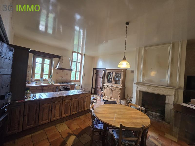 Propriété - 305 m² - 15 pièces