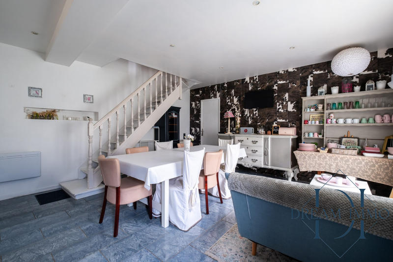 Maison - 288 m² - 13 pièces