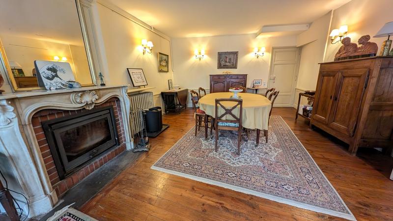 Maison - 280 m² - 9 pièces