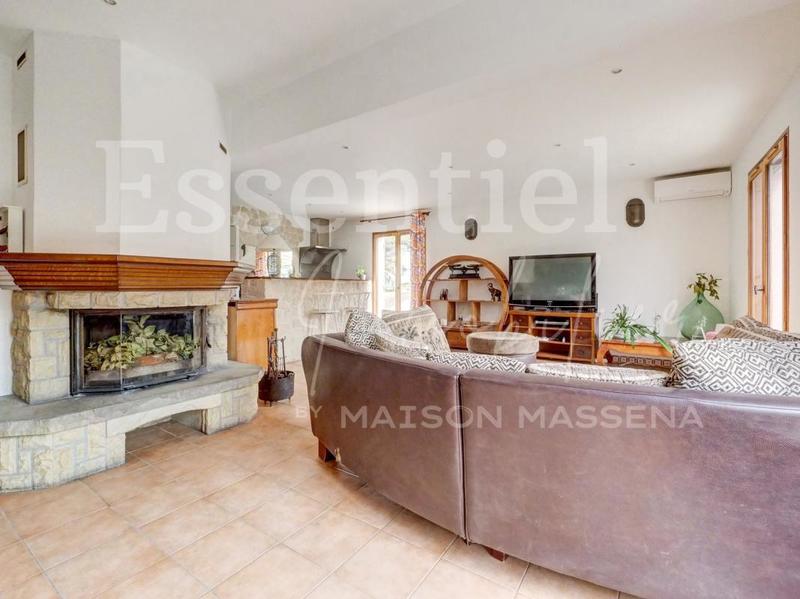 Propriété - 143 m² - 6 pièces