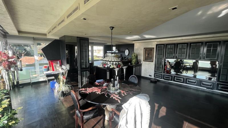 Appartement - 220 m² - 4 pièces