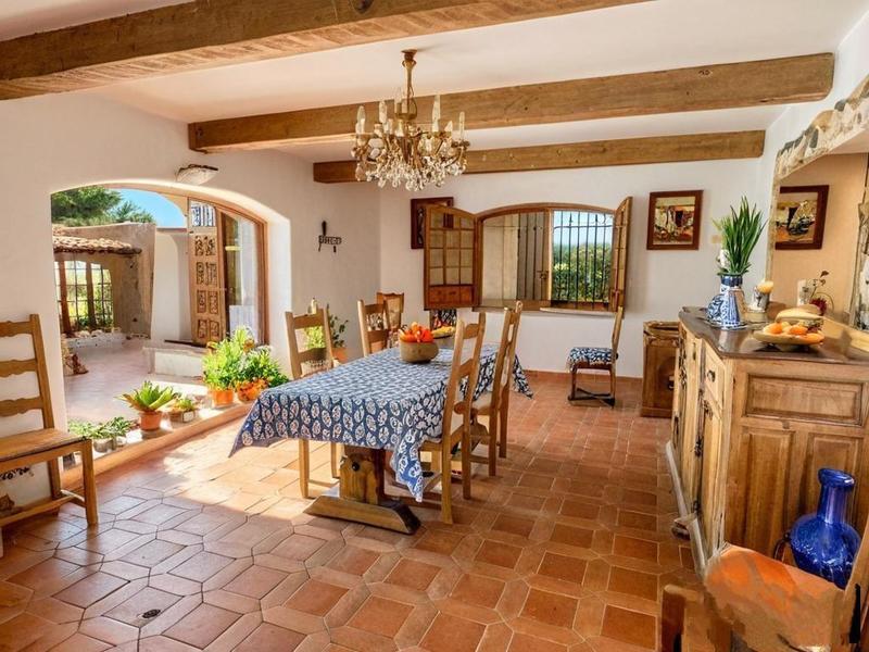 Maison traditionnelle - 230 m² - 6 pièces