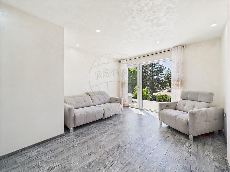 Maison - 255 m² - 6 pièces