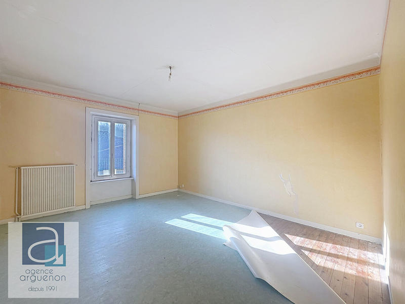 Maison - 213 m² - 9 pièces