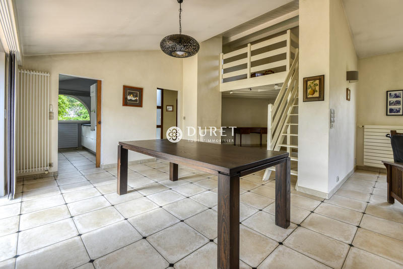 Maison - 258 m² - 14 pièces