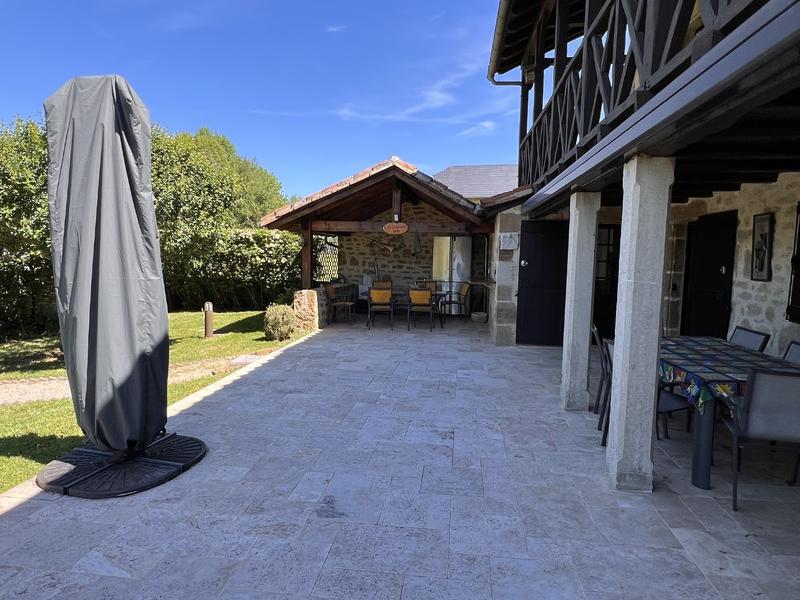 Maison - 200 m² - 5 pièces