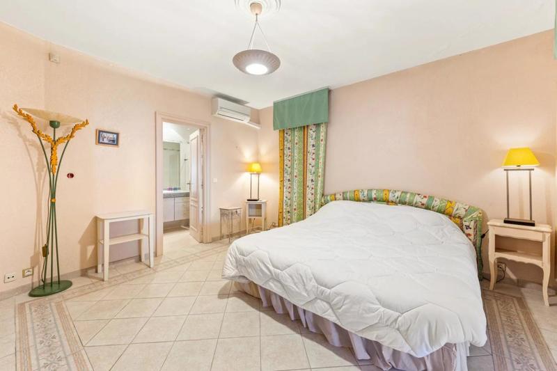 Villa - 284 m² - 6 pièces