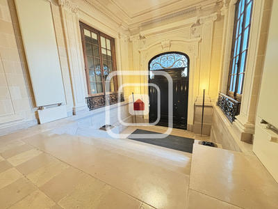 Appartement - 198 m² - 5 pièces