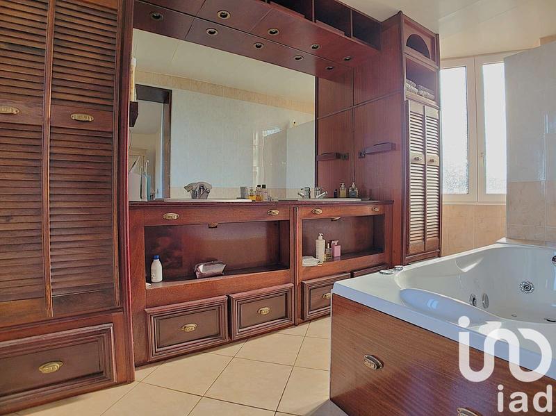 Maison - 318 m² - 11 pièces