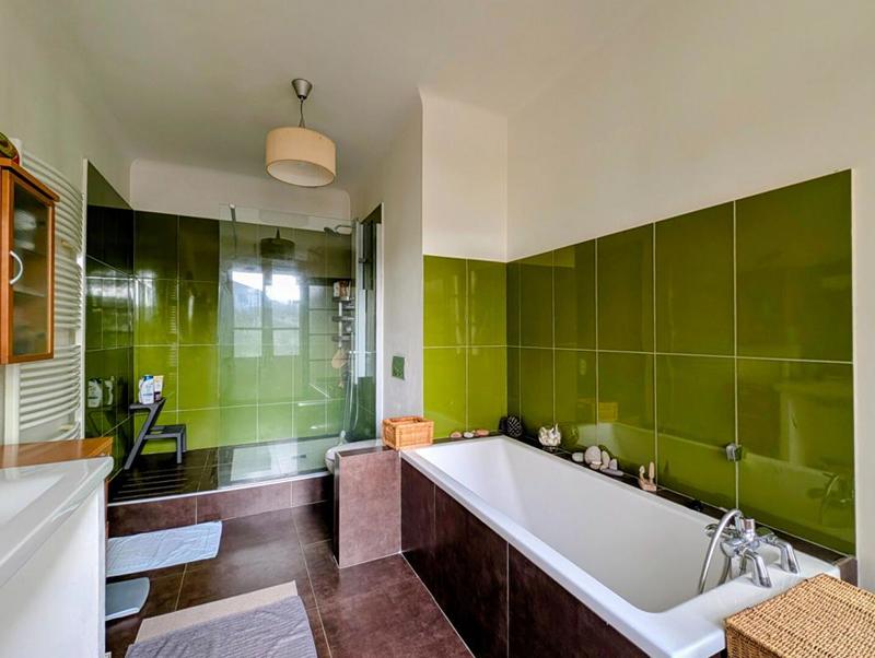 Maison - 238 m² - 8 pièces