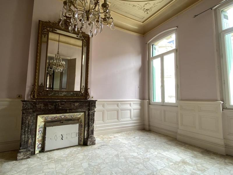 Maison - 654 m² - 11 pièces