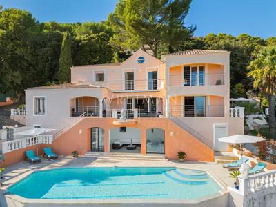 Villa - 318 m² - 13 pièces