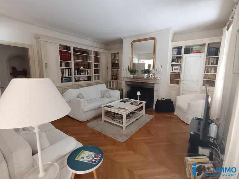 Villa - 300 m² - 10 pièces