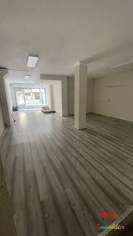 Local commercial - 110 m² - 4 pièces