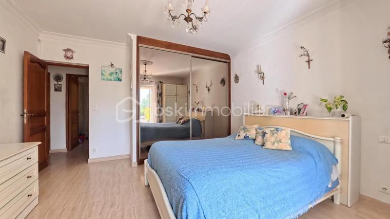 Propriété - 150 m² - 8 pièces