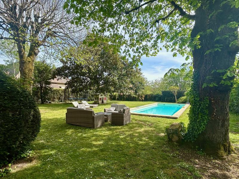 Maison - 215 m² - 7 pièces