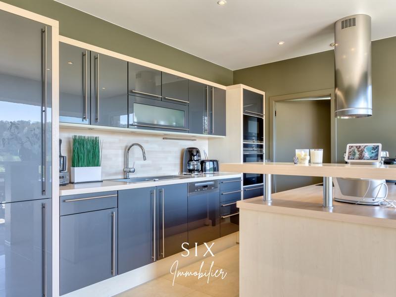 Maison - 270 m² - 9 pièces