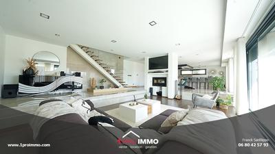 Maison - 230 m² - 6 pièces