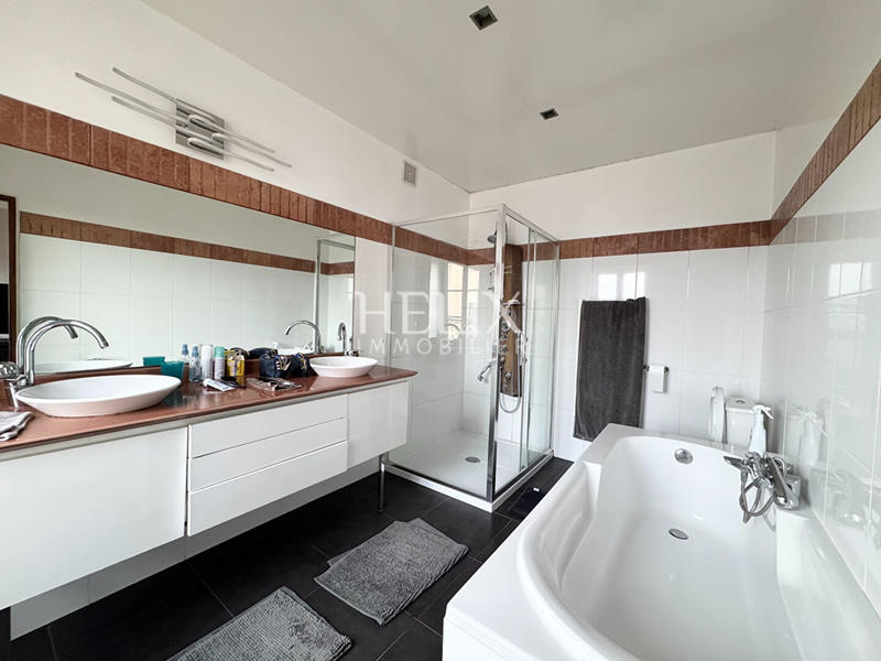 Appartement - 130 m² - 4 pièces