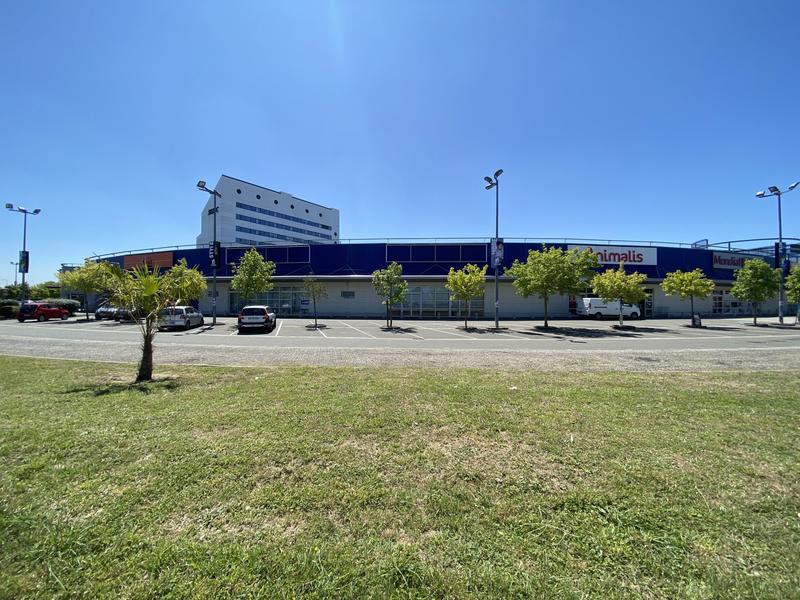 Local commercial - 1 203 m²