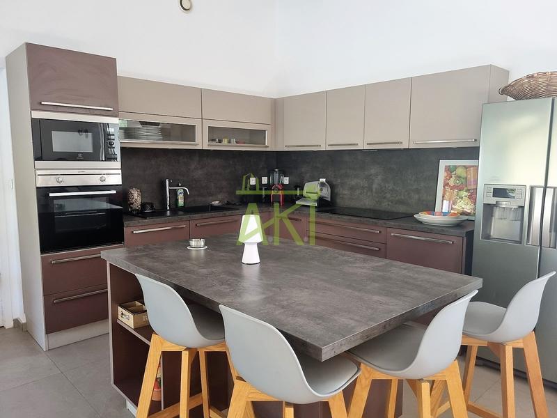 Maison - 278 m² - 9 pièces