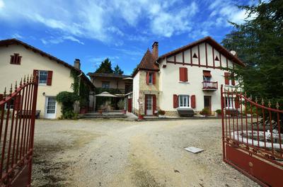 Maison de campagne - 438 m² - 18 pièces