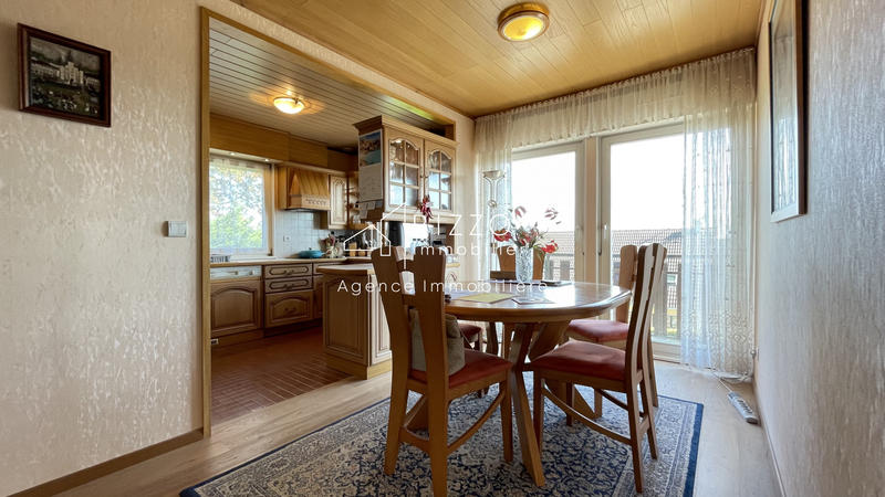 Maison - 246 m² - 9 pièces