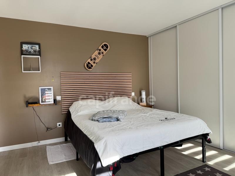 Corps de ferme - 240 m² - 8 pièces