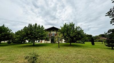 Maison - 348 m² - 11 pièces