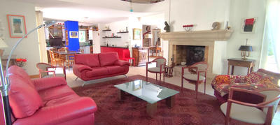 Maison - 240 m² - 8 pièces