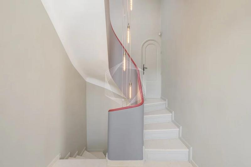 Appartement - 259 m² - 9 pièces