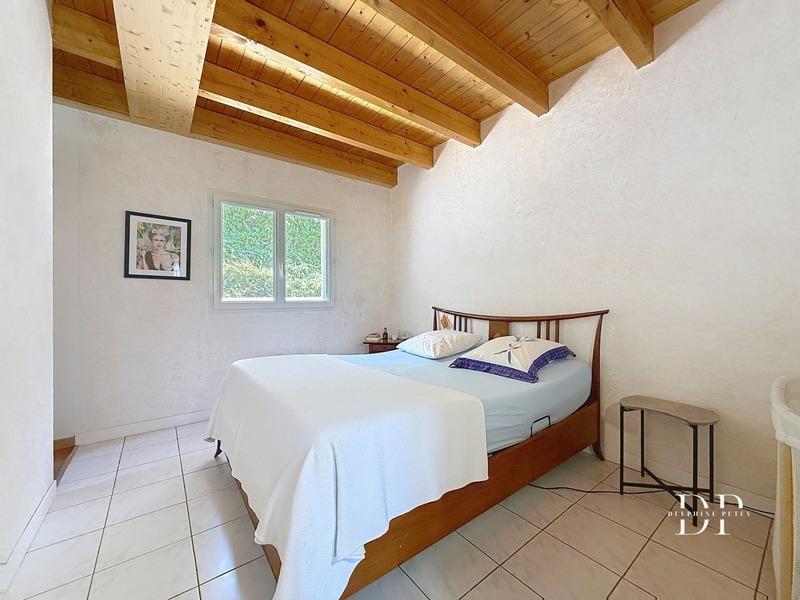 Maison - 222 m² - 5 pièces