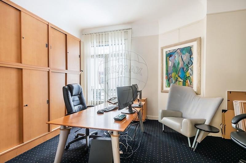 Bureau - 259 m² - 8 pièces